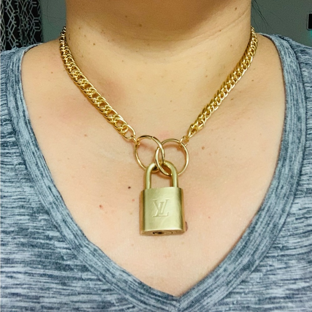 LV padlock set with generic chain